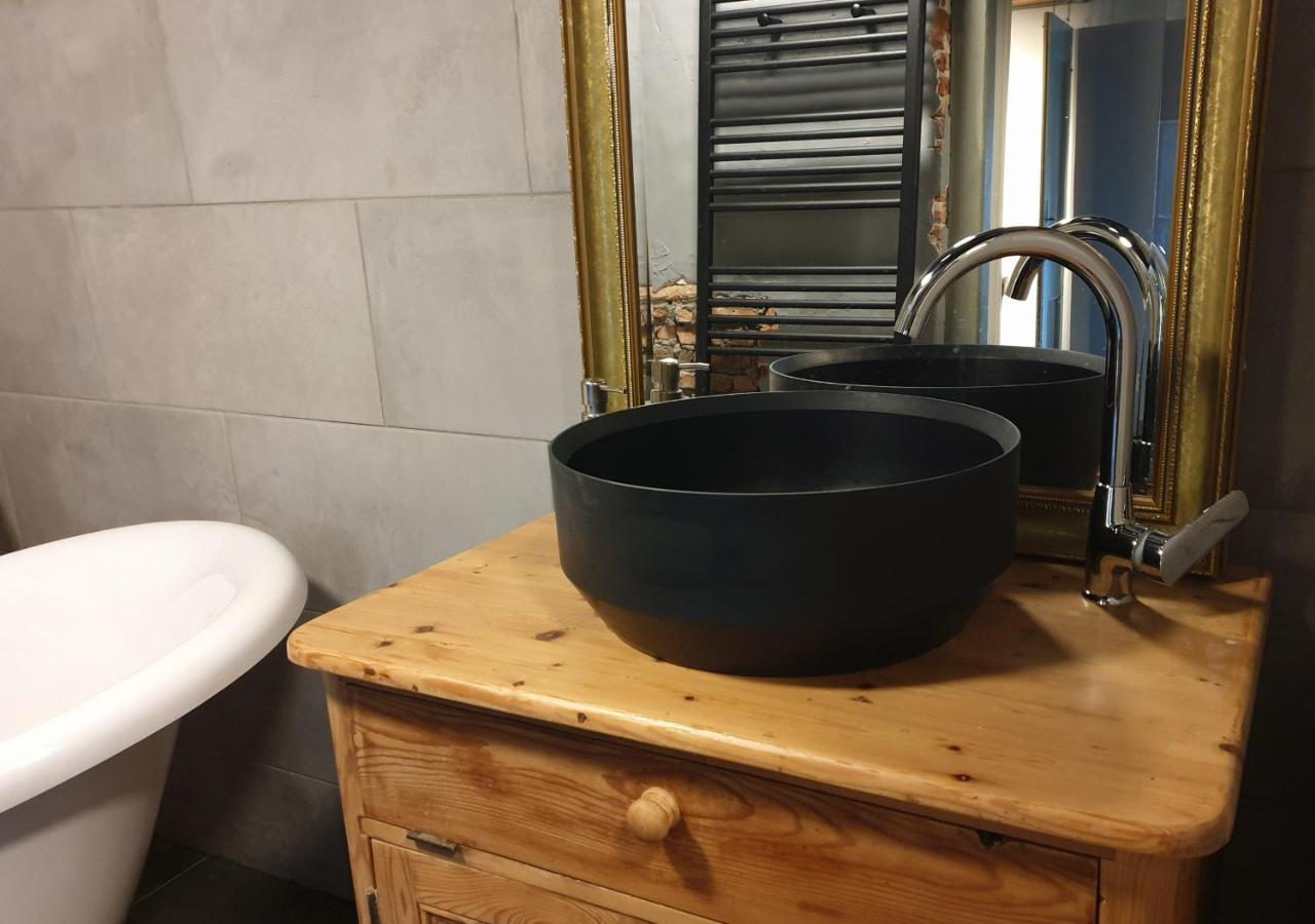 Fakansjehus Sfeervol Met Fijne Tuin Jirnsum Exterior foto